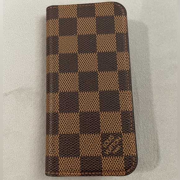 Louis Vuitton iPhone Case Holder - Picture 2 of 4